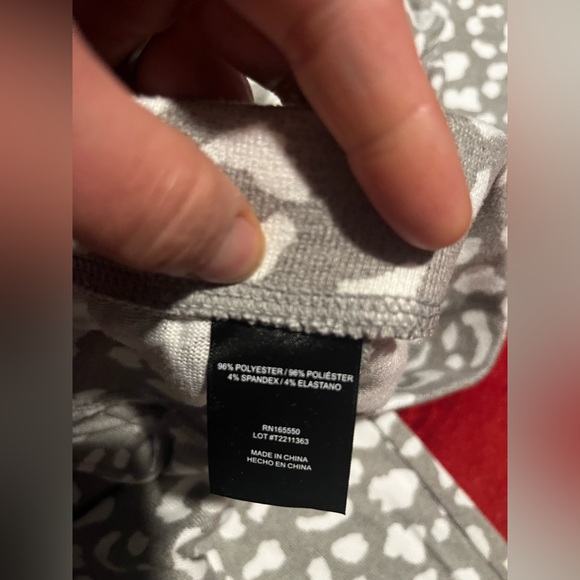 3 piece women’s pajama set. NWOT never worn XL White/gray leopard print - Picture 10 of 16